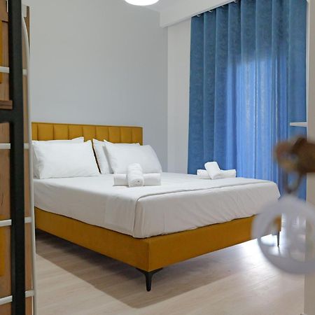 Hotel Holiday Саранда Экстерьер фото