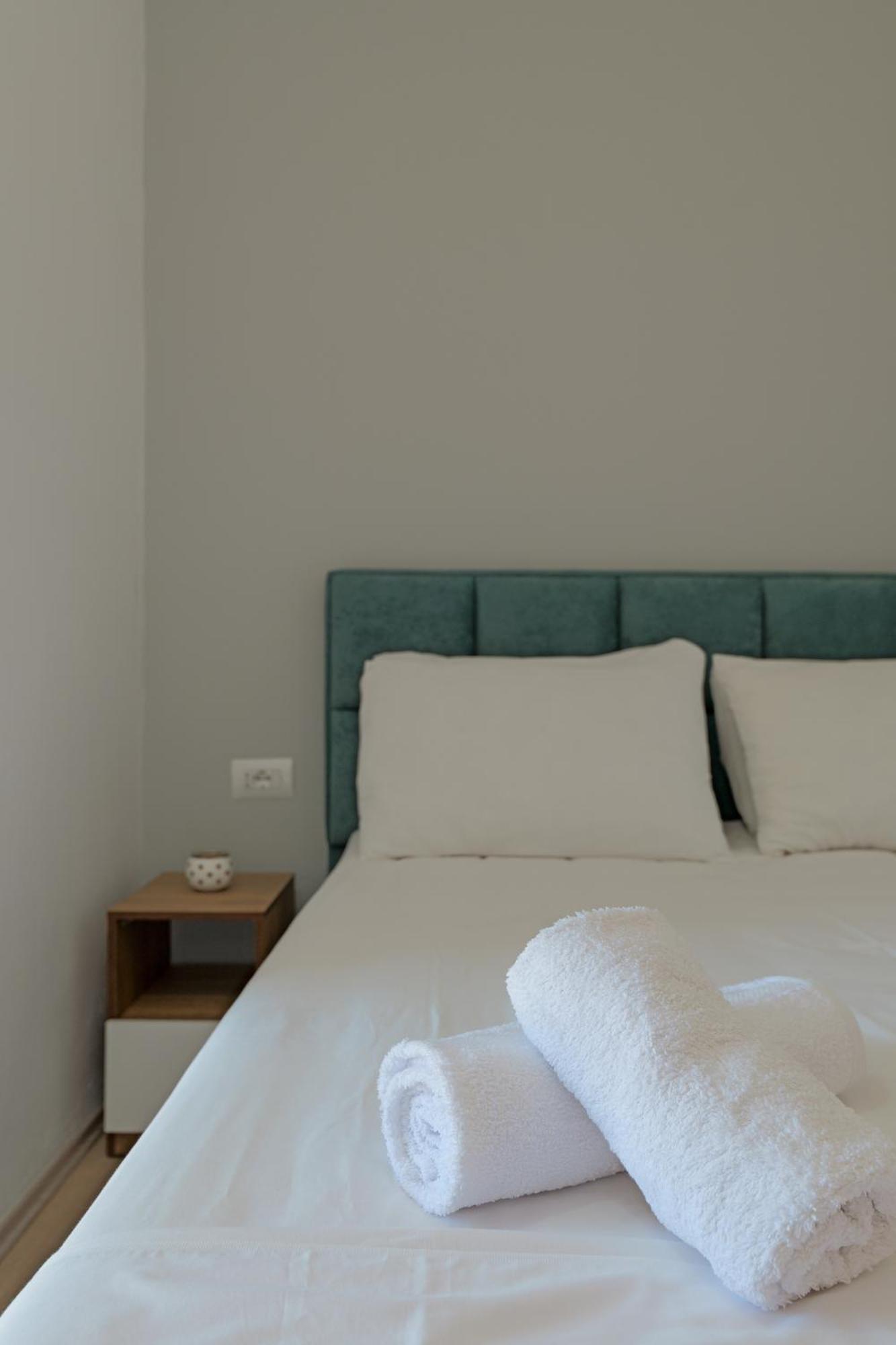 Hotel Holiday Саранда Экстерьер фото