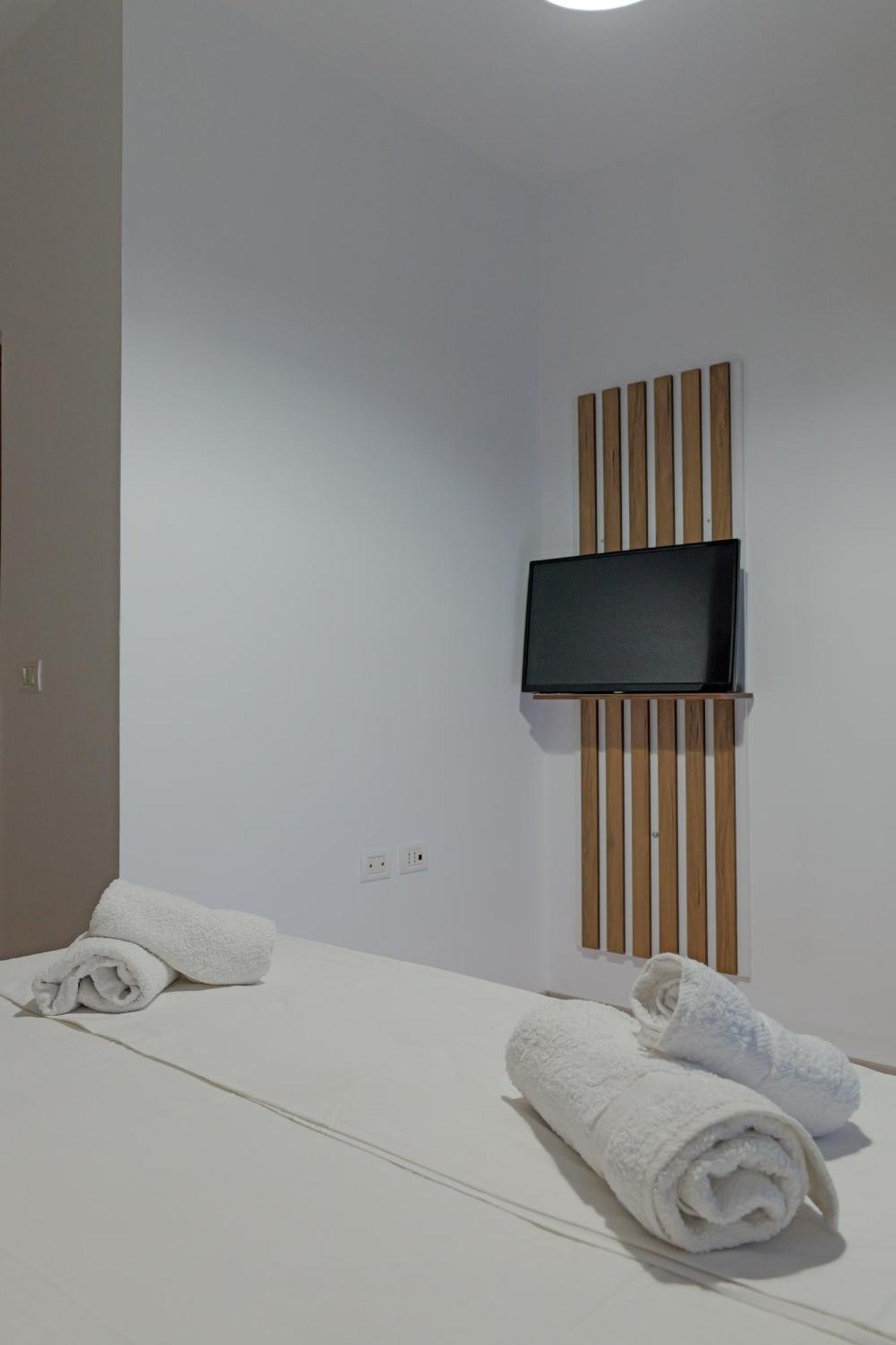 Hotel Holiday Саранда Экстерьер фото