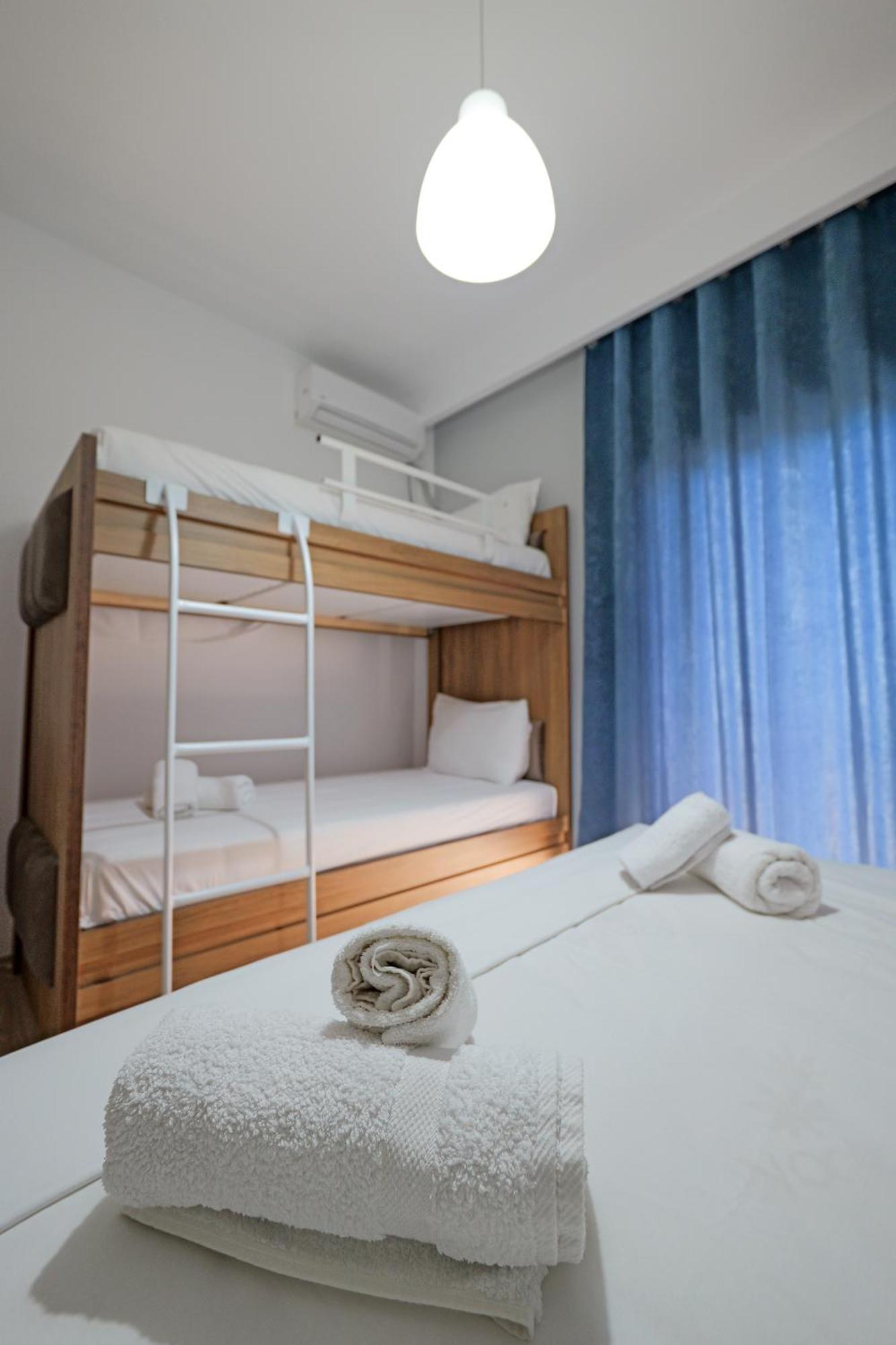 Hotel Holiday Саранда Экстерьер фото