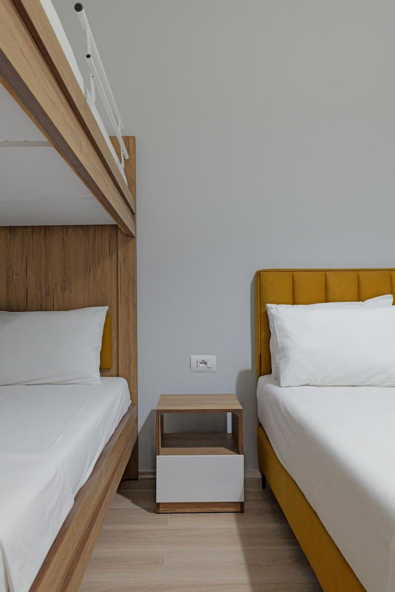 Hotel Holiday Саранда Экстерьер фото