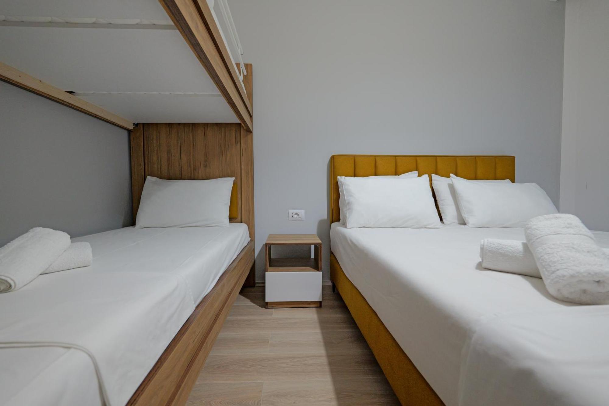 Hotel Holiday Саранда Экстерьер фото