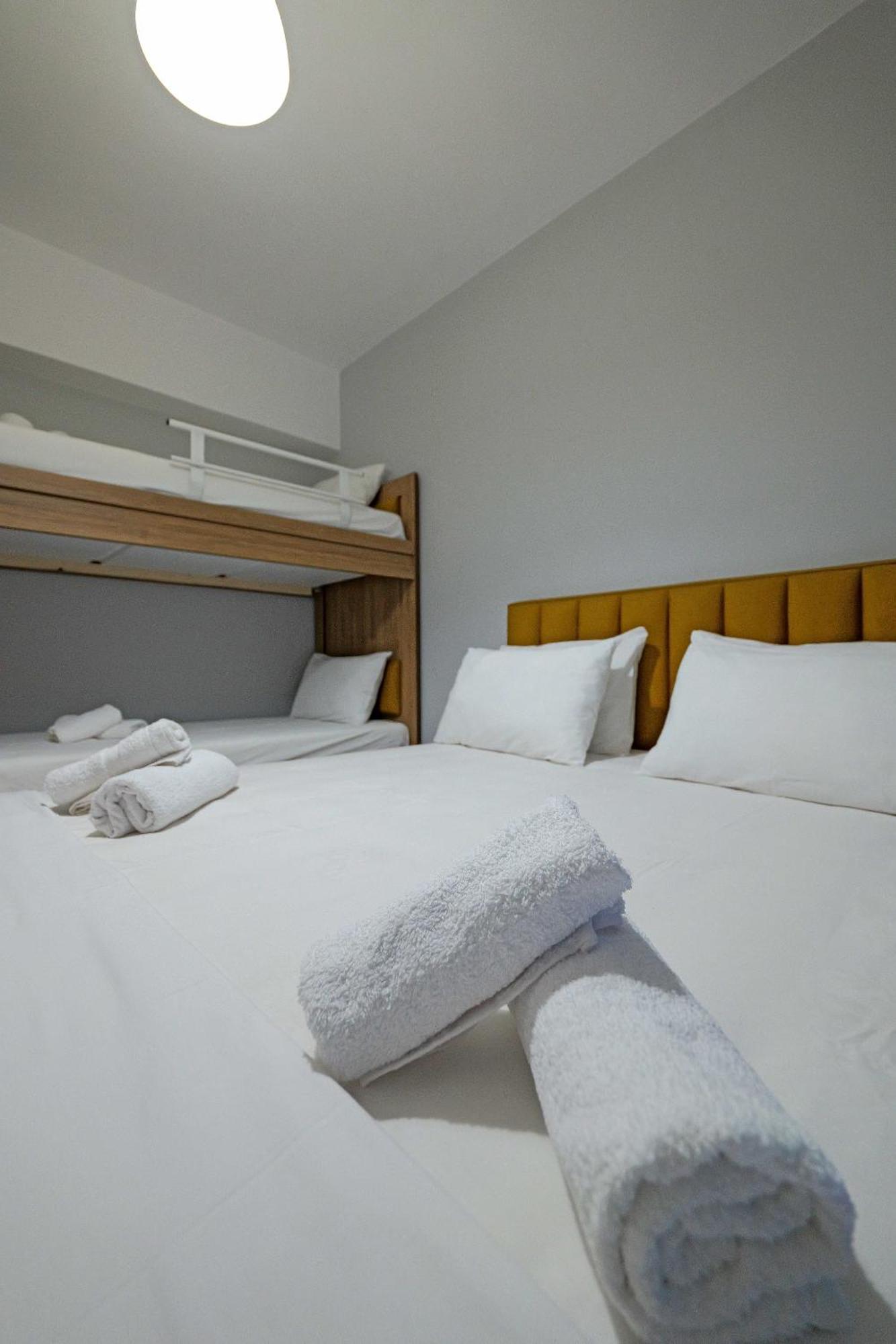 Hotel Holiday Саранда Экстерьер фото